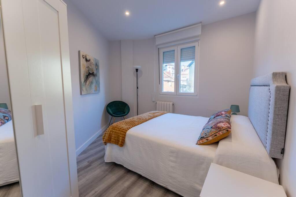Valdecilla Center Apartment Santander Bagian luar foto